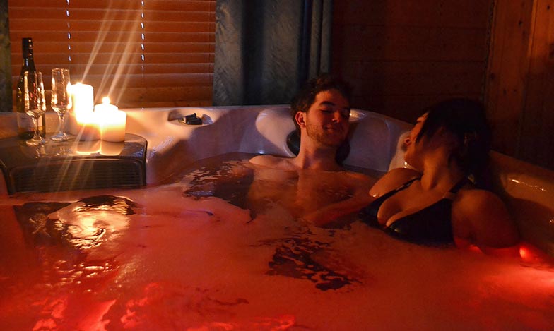 jacuzzi de l'hotel PARIMIS utilisé pour les soins plaisir